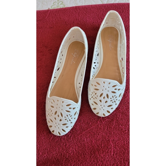 Shoes - Picture 2 of 4